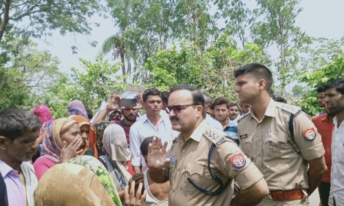 Sambhal News: 3 दिन के बाद भी लापता लड़के का नहीं मिला कोई सुराग ग्रामीणों ने किया रोड जाम, जानें पूरा मामला Sambhal News: 3 दिन के बाद भी लापता लड़के का नहीं मिला कोई सुराग ग्रामीणों ने किया रोड जाम, जानें पूरा मामला