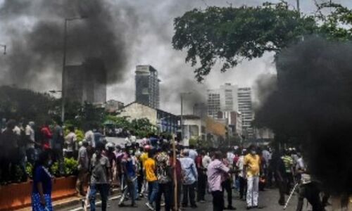 Sri Lanka crisis: आर्थिक संकट के बीच श्रीलंका सरकार का ऐलान, देखते ही गोली मारने के आदेश जारी