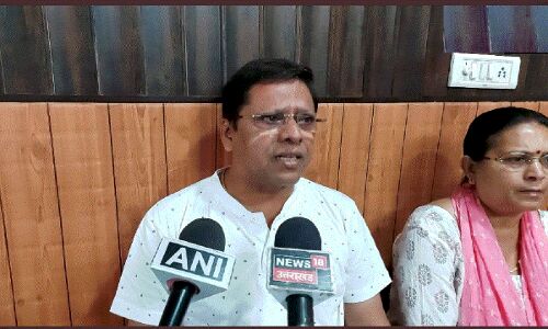 Uttarakhand न्यूज : बुजुर्ग दंपति ने खटखटया कोर्ट का दरवाजा, बेटे बहू से कहा - एक साल में चाहिए पोता-पोती, वरना भरो 5 करोड़ मुआवजा