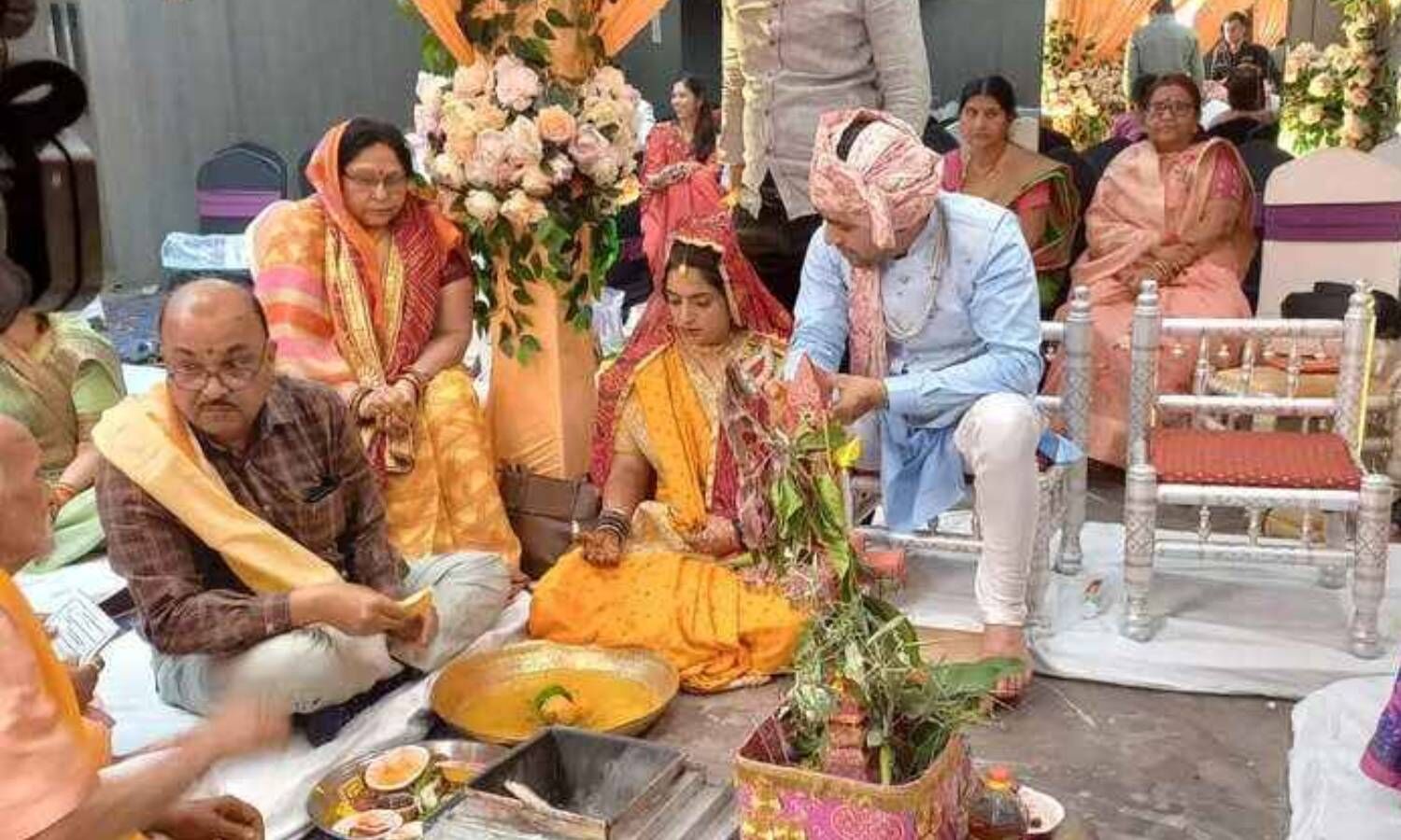 Madhya Pradesh News : कोरोना से बेटे की मौत के साल भर बाद विधवा बहू का सास-ससुर ने बेटी की तरह किया कन्यादान, गिफ्ट में दी ये चीज