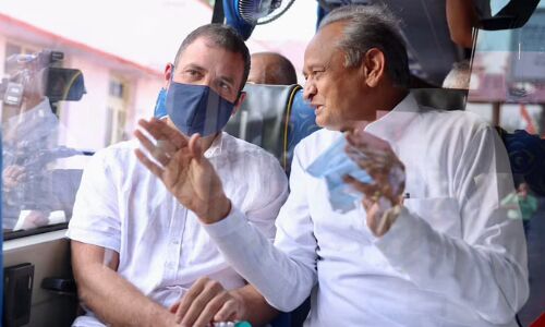 Congress Udaipur Chintan Shivir :  राजस्थान के उदयपुर में चिंतन शिविर में शामिल होने के लिए ट्रेन पर सवार कांग्रेस के पूर्व अध्यक्ष राहुल गांधी