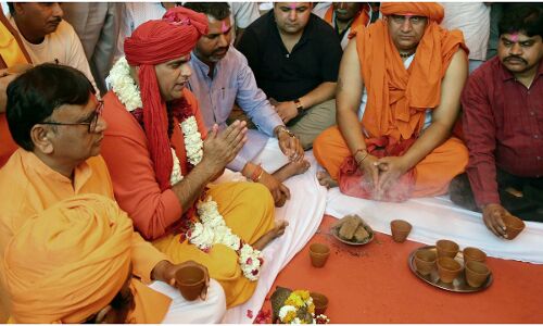 Nathuram Godse News: बापू के हत्यारे गोडसे के जन्मदिन पर हिंदू महासभा ने की पूजा, मेरठ का नाम गोडसे नगर करने की उठाई मांग