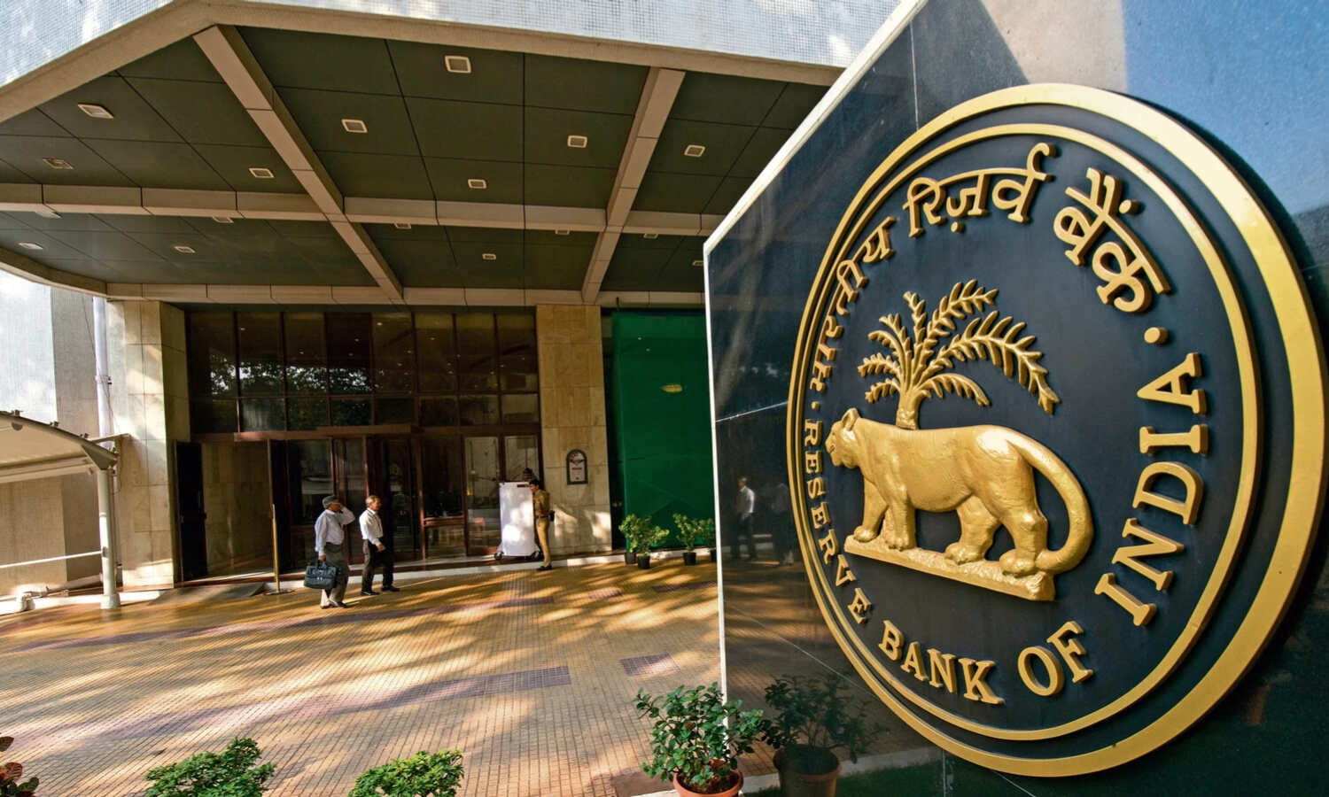 RBI New Rule : 1 जुलाई से कार्ड से ऑनलाइन भुगतान करने में आएगी दिक्कत, जानिए क्या है पूरा मामला