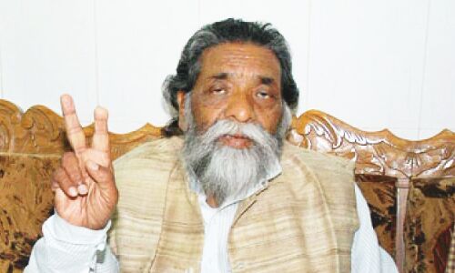 Jharkhand News : सरकारी स्कूलों में पढ़ाई जाएगी शिबू सोरेन की जीवनी, विरोध में उतरी BJP, कही ये कड़वी बात