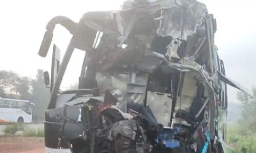 Hubli Accident News: कर्नाटक के हुबली में बस और ट्रक की टक्कर में 7 लोगों की मौत, 26 घायल