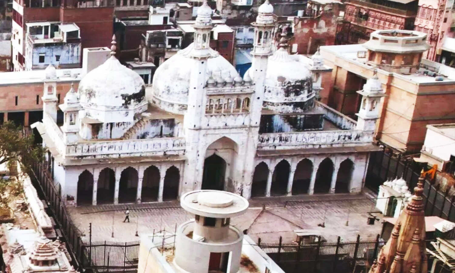 ज्ञानवापी केस में वाराणसी कोर्ट का अहम फैसला, हिंदू पक्ष की याचिका सुनवाई के लिए मंजूर ज्ञानवापी केस में वाराणसी कोर्ट का अहम फैसला, हिंदू पक्ष की याचिका सुनवाई के लिए मंजूर