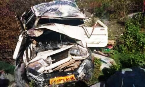 Dehradun News : ट्रैकिंग के लिए जा रहे युवाओं की बोलेरो खाई में गिरी, छः की मौत