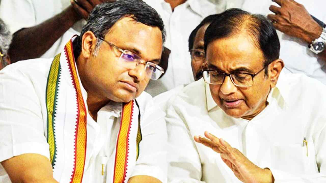 Karti Chidambaram Visa Scam : कार्ति चिदंबरम के खिलाफ मनी लॉन्ड्रिग का केस दर्ज, वीजा घोटाले मामले में लटकी गिरफ्तारी की तलवार