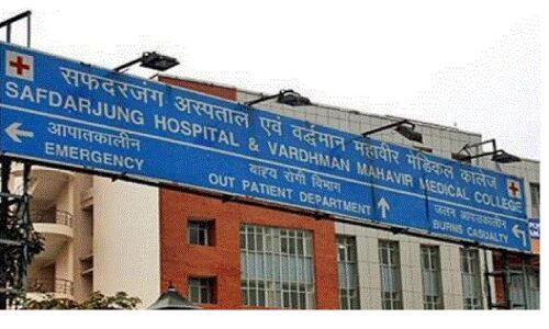 दिल्ली के सफदरगंज अस्पताल में भीषण आग, मची अफरा-तफरी