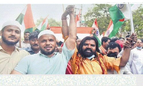 Dharmyuddh : उत्तराखंड सरकार ने बनाई ड्राफ्टिंग कमेटी, देवबंद में आज 5000 मुस्लिम धर्मगुरु भरेंगे हुंकार, तो क्या यूसीसी पर मचने वाला है महासंग्राम?