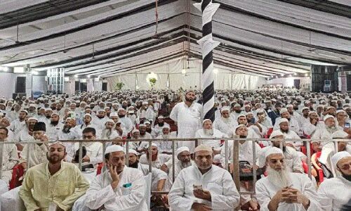 Deoband : इस्लामोफोबिया पर मुस्लिम विद्वानों ने केंद्र पर साधा निशाना, नवाज देवबंदी बोले -  मंदिर-मस्जिद पर लड़ने की जरूरत नहीं