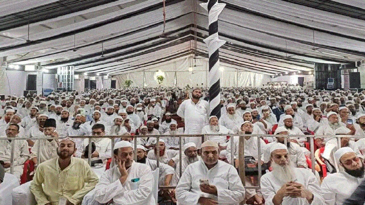 Deoband : इस्लामोफोबिया पर मुस्लिम विद्वानों ने केंद्र पर साधा निशाना, नवाज देवबंदी बोले -  मंदिर-मस्जिद पर लड़ने की जरूरत नहीं