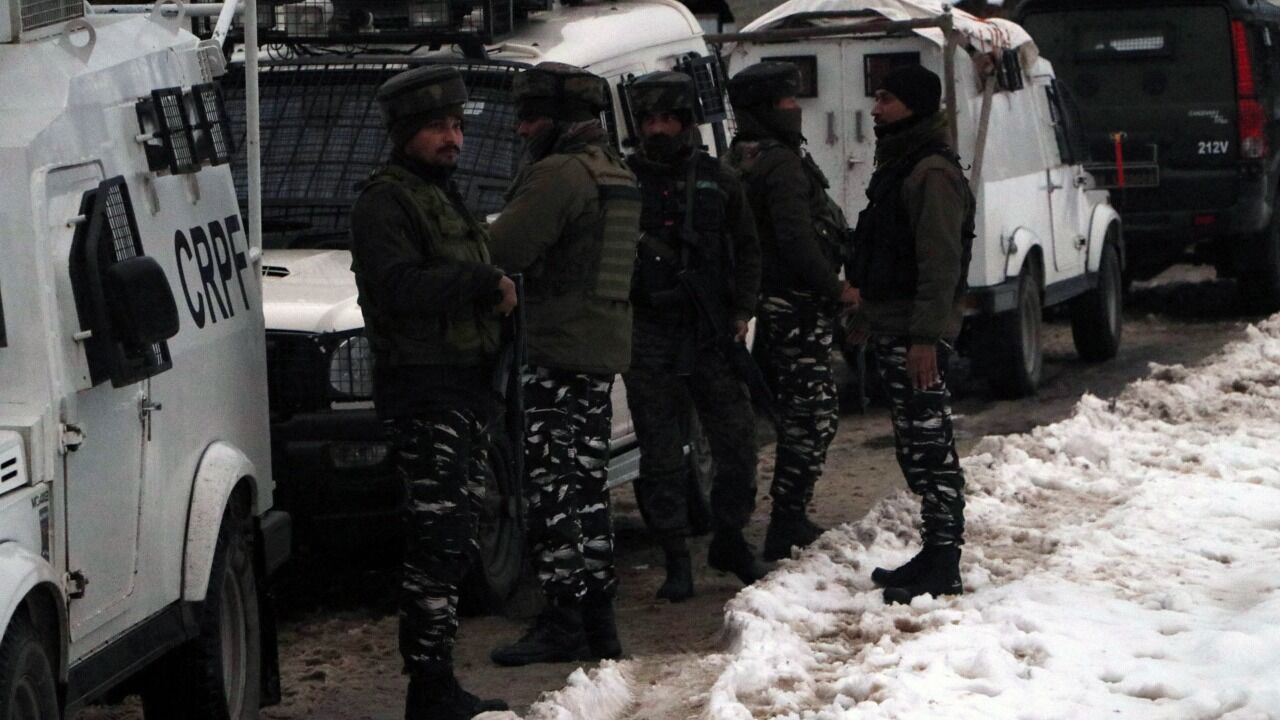 Jammu and Kashmir News: जम्मू-कश्मीर के शोपियां में हुआ धमाका, 3 जवान घायल