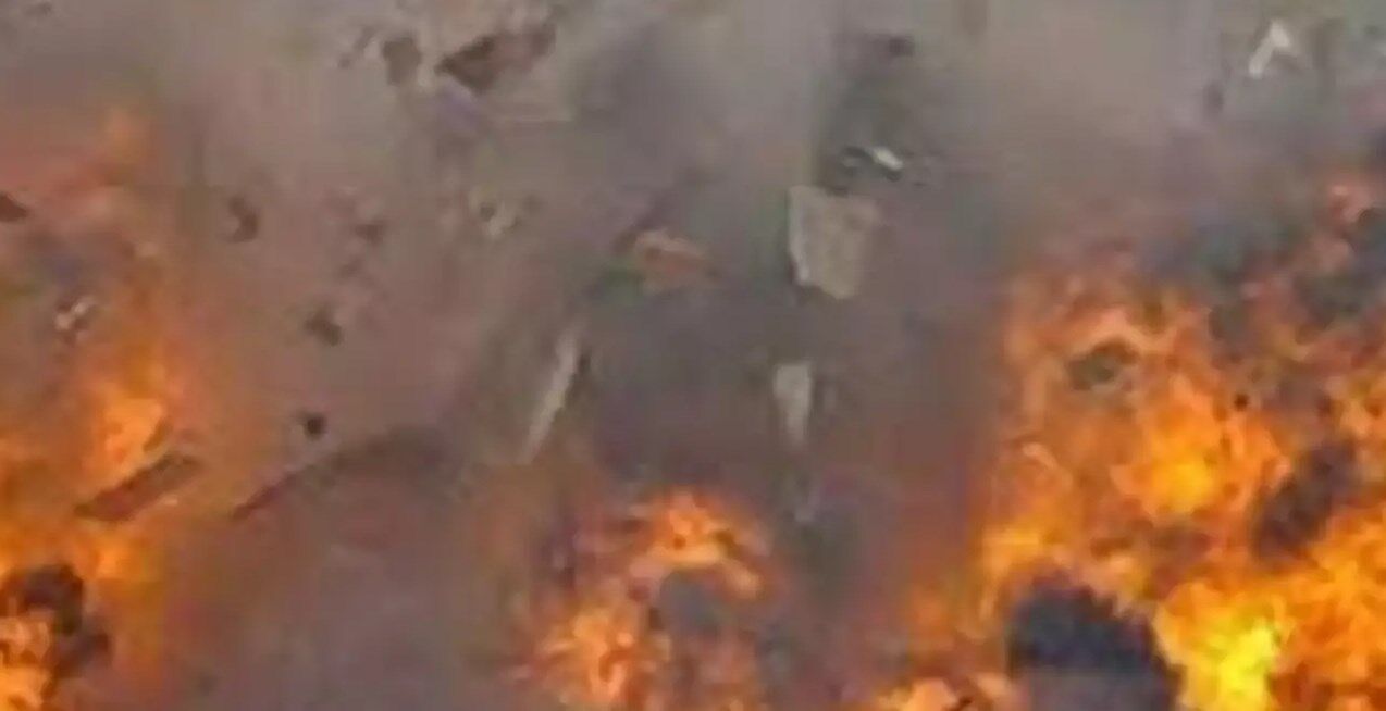 Vadodara Blast News: केमिकल फैक्ट्री में ब्लास्ट,10 किलोमीटर दूर तक सुनी गई आवाज, देखें वीडियो Vadodara Blast News: केमिकल फैक्ट्री में ब्लास्ट,10 किलोमीटर दूर तक सुनी गई आवाज, देखें वीडियो