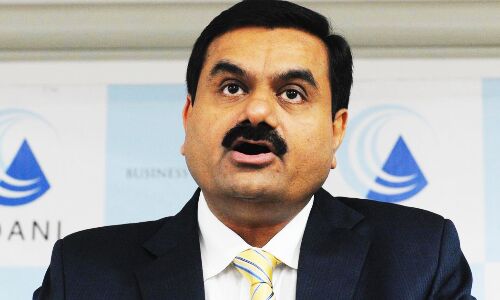 Gautam Adani News : अंबानी के बाद अब टाटा समूह को झटका, हर महीने 56,700 करोड़ रुपए कमा रहा अडानी ग्रुप