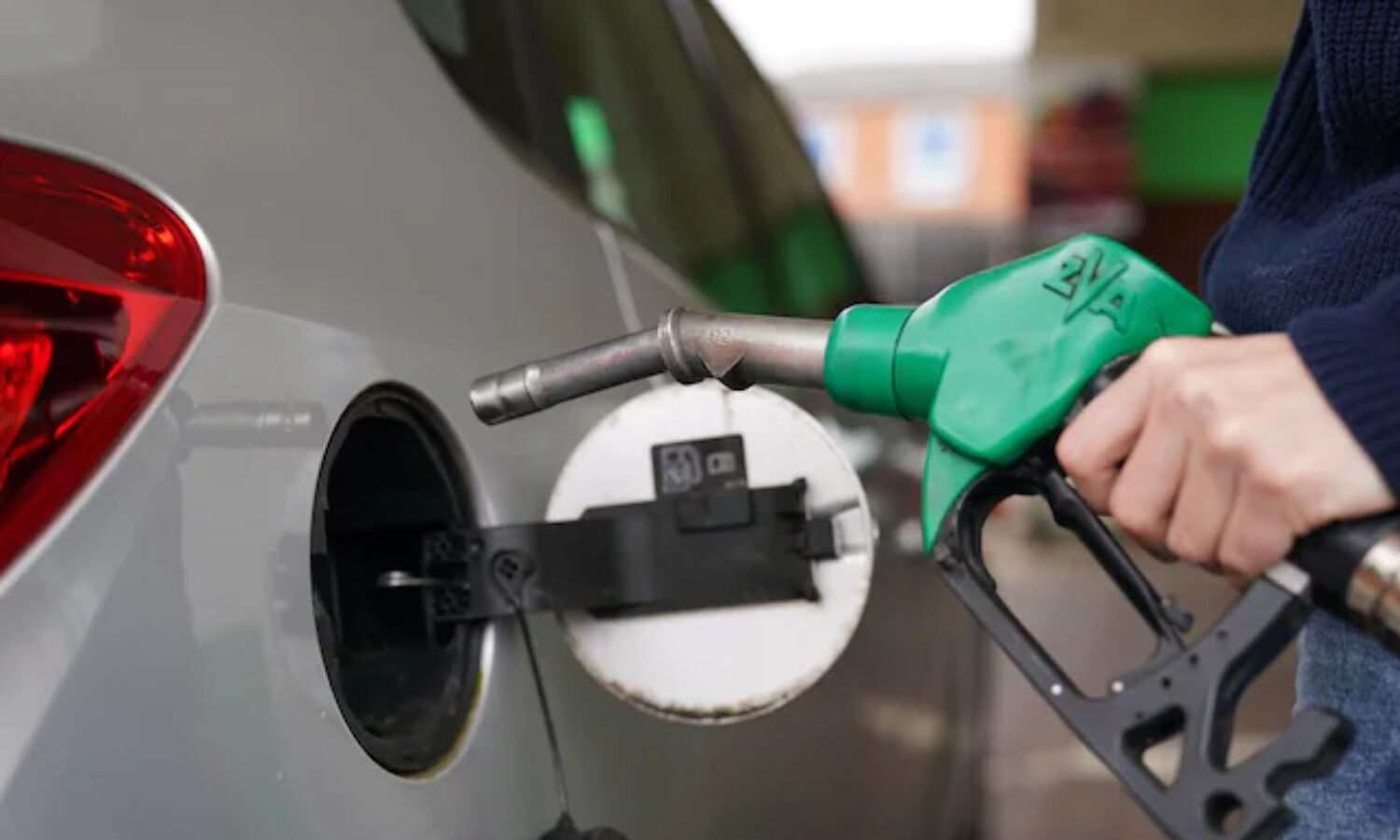 Petrol-Petrol, Diesel Price Today : तेल कंपनियों ने जारी किए पेट्रोल डीजल के दाम, जानिए आपके शहर में क्या है ईंधनों का रेट