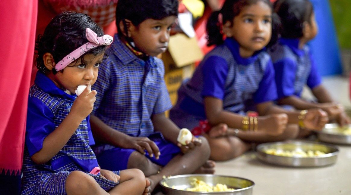 PM Poshan: दिल्ली में अनाज की कमी ने 27% बच्चों के मुंह से छीना पोषण का निवाला, बिहार में 38% को मध्यान्ह भोजन नहीं मिला