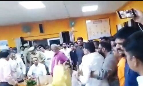 Uttar Pradesh News : कैबिनेट मंत्री जितिन प्रसाद के सामने आपस में भिड़े BJP नेता, मीटिंग में जमकर चले लात-घूंसे, वीडियो वायरल