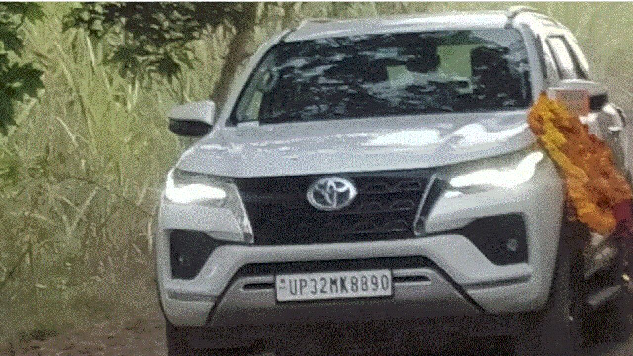 UP : सपा से गठबंधन तोड़ते ही एक्शन में अखिलेश यादव, केशव देव से वापस ले ली गिफ्ट की गई फार्च्यूनर