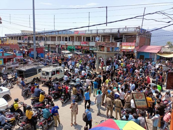 Dehradun News: सड़कों पर देश के भावी अग्निवीर, उत्तराखंड में उबाल, पिथौरागढ़ में लाठी फटकारी, एसडीएम चोटिल