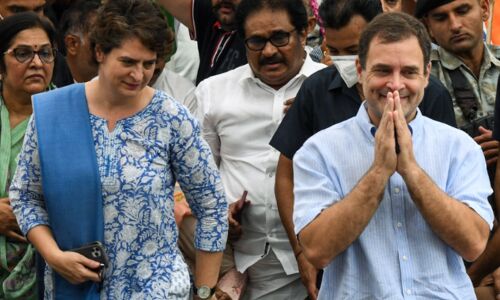 Delhi News : कांग्रेस का महंगाई के खिलाफ हल्लाबोल, राहुल और प्रियंका गांधी हिरासत में
