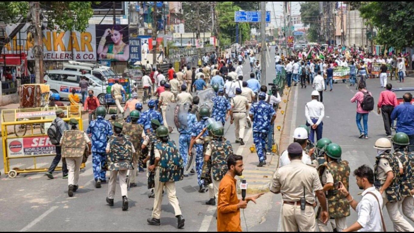 Bharat Bandh Today News: अग्निपथ योजना के विरोध में आज भारत बंद, बिहार के 20 जिलों में इंटरनेट बंद, कैंसिल की गईं ट्रेनें