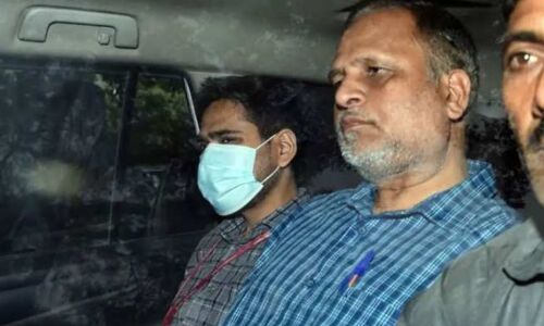 Satyendra Jain News: दिल्ली के स्वास्थ्य मंत्री सत्येंद्र जैन अस्पताल में भर्ती, ऑक्सीजन लेवल हुआ कम, मनी लॉन्ड्रिंग केस में हुए हैं गिरफ्तार