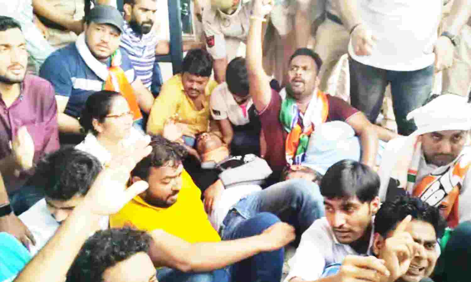Agnipath Scheme Protest : दिल्ली में अग्निपथ योजना का जबरदस्त विरोध, सड़क और पटरियों पर उतरे कांग्रेसी