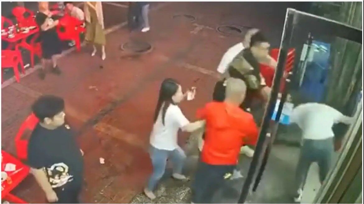Brutal Beating of Women in China: महिलाओं पर हमले के बाद असभ्य करार दिया गया चीन का एक शहर Brutal Beating of Women in China: महिलाओं पर हमले के बाद असभ्य करार दिया गया चीन का एक शहर