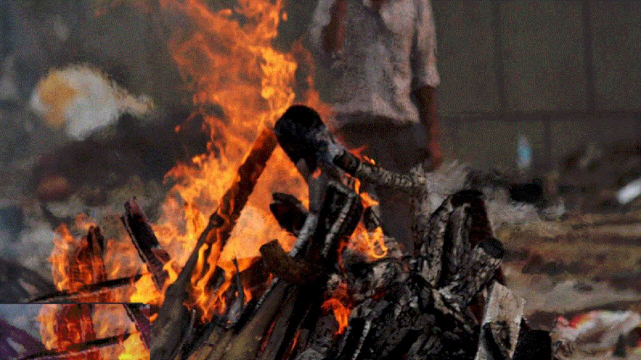 Ghaziabad News : इंदिरापुरम श्मशान घाट में मोबाइल की लाइट में करना पड़ता है अपनों का दाह संस्कार
