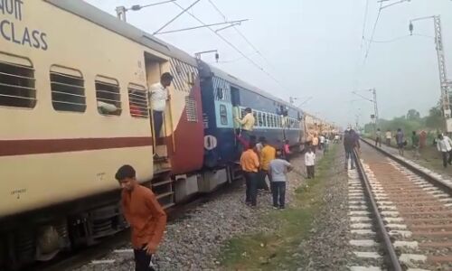 Fatehpur News: इंटरसिटी एक्सप्रेस लोको पायलट की हार्ट अटैक से मौत- स्टेशन में खड़ी रही ट्रेन