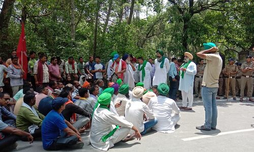 Agnipath Protest: उत्तराखंड में शुक्रवार को गूंजी अग्निपथ योजना के खिलाफ आवाज, कई शहरों में हुए विरोध-प्रदर्शन