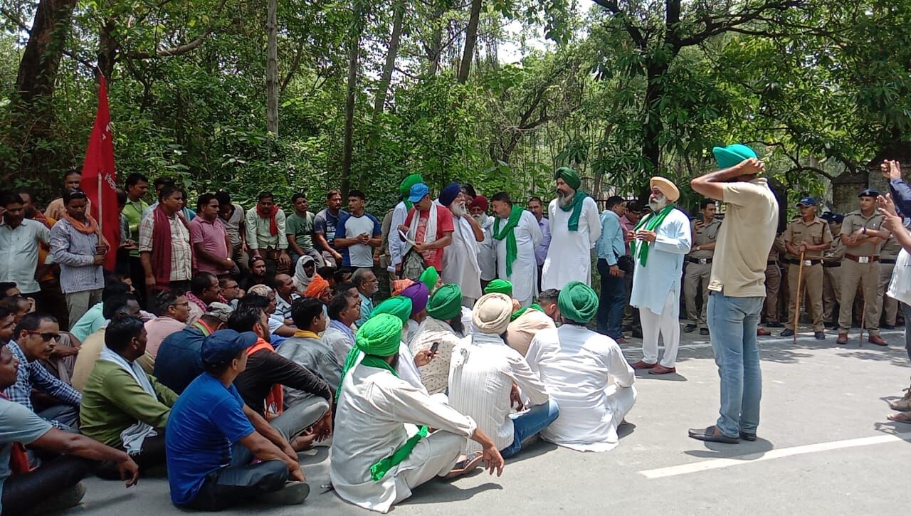 Agnipath Protest: उत्तराखंड में शुक्रवार को गूंजी अग्निपथ योजना के खिलाफ आवाज, कई शहरों में हुए विरोध-प्रदर्शन