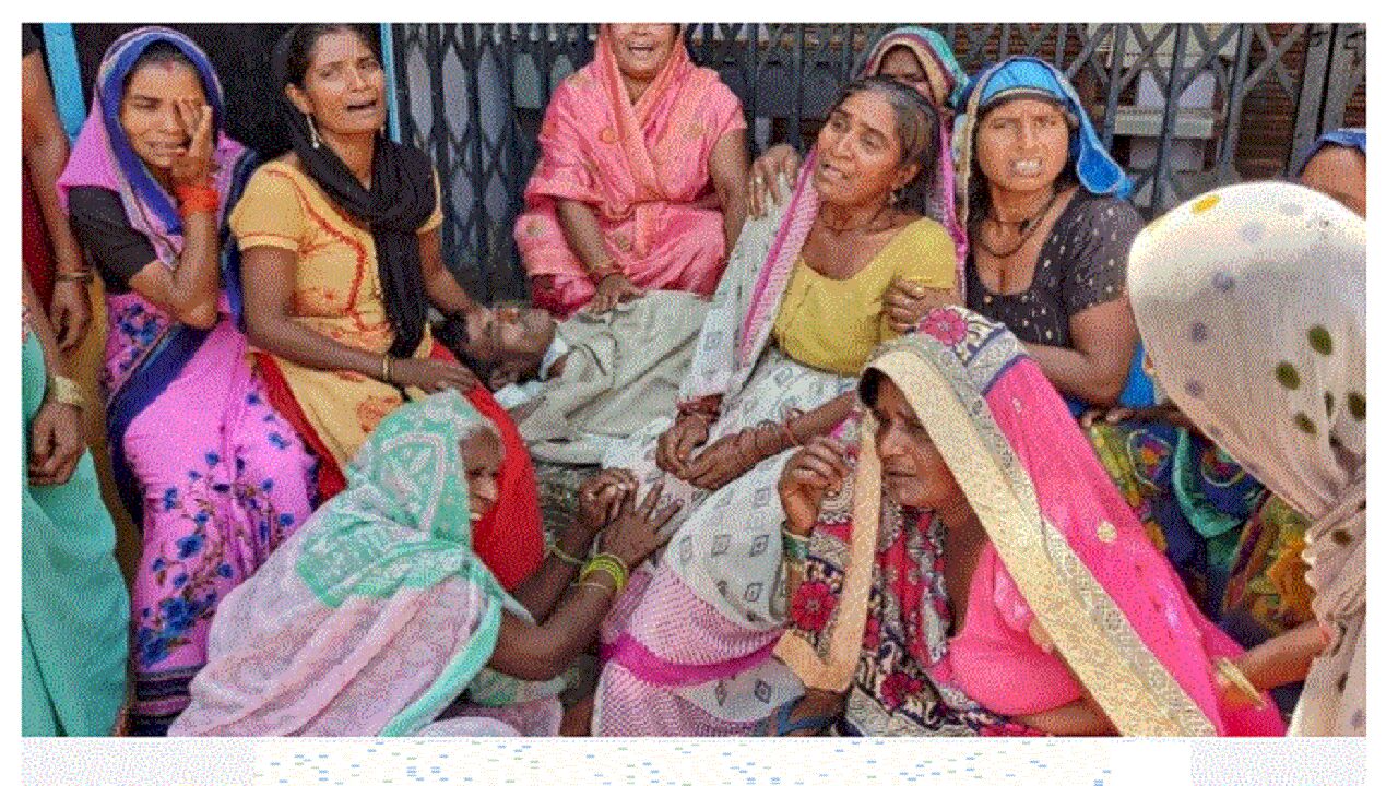 Bijnor News :  भतीजी की शादी के बीच कर्ज वसूलने पहुंची ​समिति की टीम, अपमानित किसान ने जहर खाकर दे दी जान, मुआवजे की मांग