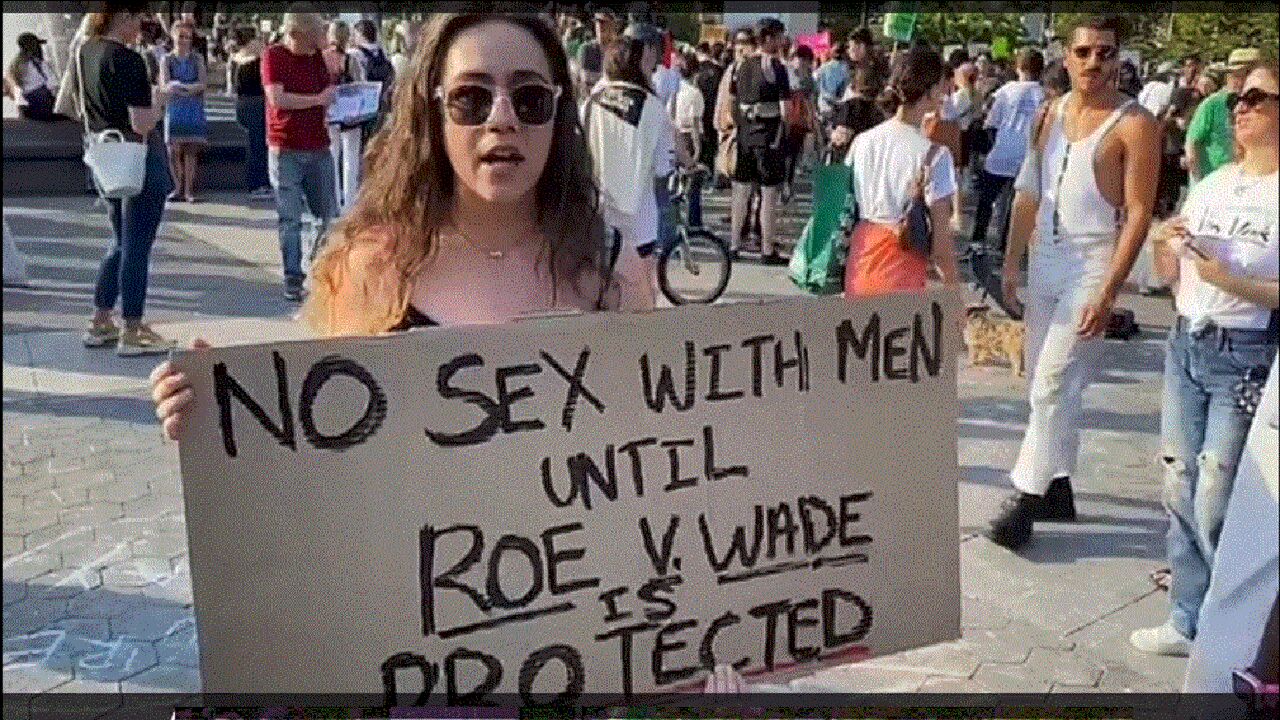 Sex Strike in US : अमेरिका  में महिलाओं ने की सेक्स हड़ताल, सोशल मीडिया पर भी मिल रहा स्ट्राइक को समर्थन