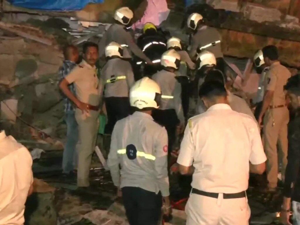 Mumbai Building Collapse: मुंबई में बड़ा हादसा, 4 मंजिला इमारत गिरी, 20-25 लोग मलबे में फंसे होने की आशंका