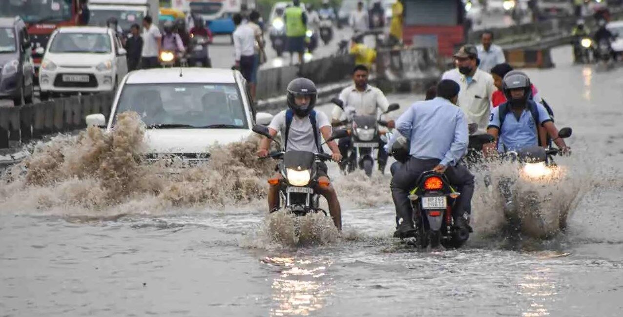 Weather Alert : पुणे में बारिश ने दिखाया विकराल रूप,  तेलंगाना, उत्तराखंड में भारी बारिश का अलर्ट