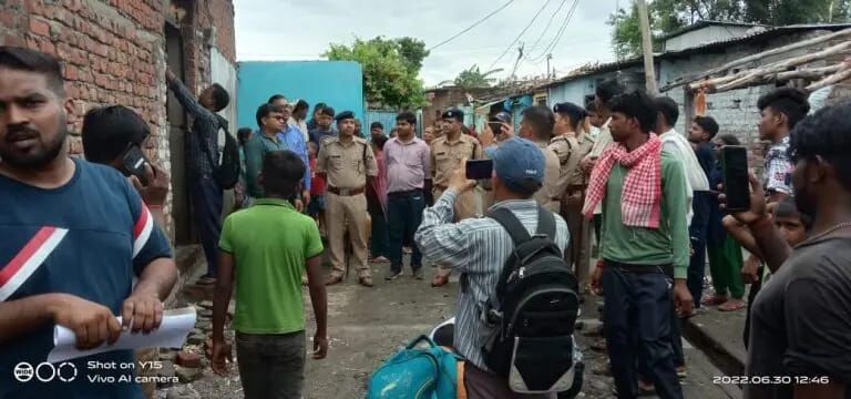 Haldwani News:अब लालकुआं की नगीना कॉलोनी पर तनी रेलवे की भृकुटी, 15 दिन के नोटिस किए चस्पा