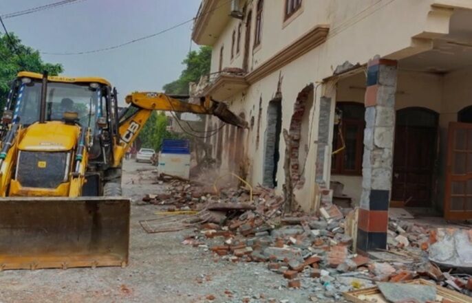 Saharanpur News: पूर्व MLC हाजी इकबाल और उनके भाई की कोठी पर चला योगी का बुलडोजर, जानिए पूरी कहानी