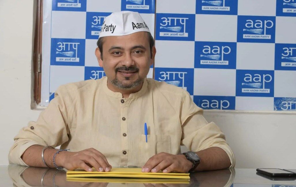 Delhi News: 53 मंदिरों को तोड़ना चाहती है बीजेपी, AAP विधायक का केंद्र सरकार पर आरोप