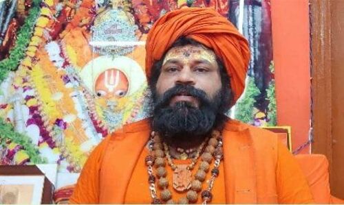 Leena Manimekalai News: अब अयोध्या के महंत ने दी लीना का सिर तन से जुदा करने की धमकी, मां काली पोस्टर से भड़के हैं महंत