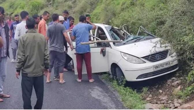 Dehradun News : शपथ ग्रहण करने जा रहे ग्राम प्रधान की कार पर गिरा बोल्डर, मौके पर ही हुई मौत