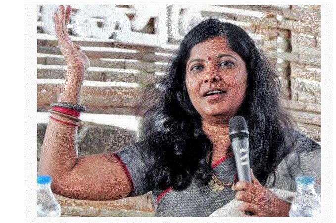 kali poster Controversy : फिल्म काली पोस्टर की डायरेक्टर लीना मणिमेकलई कौन हैं, सुर्खियों में आने की वजह क्या है?