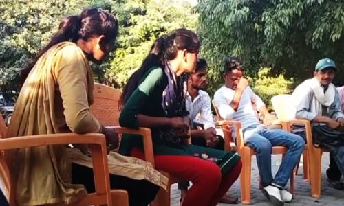 Hardoi News : बुआ-भतीजी की गजब प्रेम कहानी, दोनों थाने पहुंचकर बोलीं - बालिग हूं साहब शादी करा दीजिए Hardoi News : बुआ-भतीजी की गजब प्रेम कहानी, दोनों थाने पहुंचकर बोलीं - बालिग हूं साहब शादी करा दीजिए