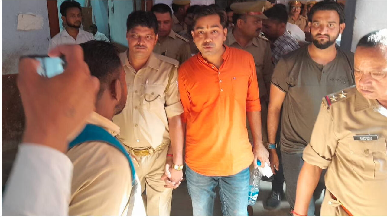 Uttar Pradesh News : बीजेपी नेता हत्या के आरोप में हुआ बरी तो समर्थकों ने निकाला विजय जुलूस, अब इस मामले में हुआ केस दर्ज