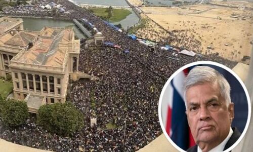 Sri Lanka President House Attack: राष्ट्रपति भवन में घुसने के कुछ ही देर बाद श्रीलंकाई प्रधानमंत्री का आवास भी हुआ आग के हवाले