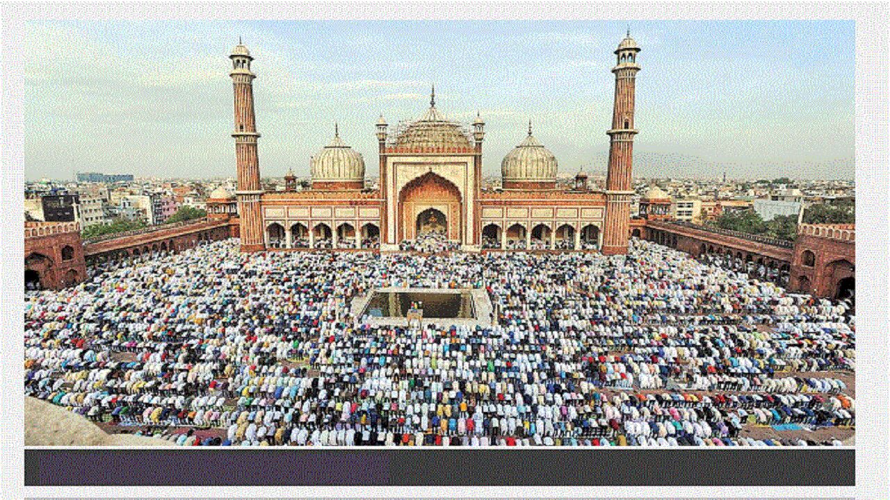 Eid al-Adha 2022 : बकरीद पर दिल्ली की जामा मस्जिद में अदा की गई नमाज, सभी ने मांगी अमन-चैन की दुआएं