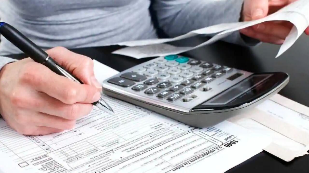 New ITR Rules : टैक्स चुकाने वाले हर व्यक्ति को इस साल देनी होंगी ये सभी जानकारियां, आईटीआर फाइल करने से पहले जान ले नए नियम