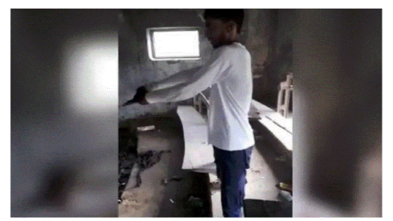 Bihar News : समस्तीपुर के बंद स्कूल में गोली चलाने की ट्रेनिंग, वीडियो में पिस्टल से फायरिंग करता दिखा युवक Bihar News : समस्तीपुर के बंद स्कूल में गोली चलाने की ट्रेनिंग, वीडियो में पिस्टल से फायरिंग करता दिखा युवक