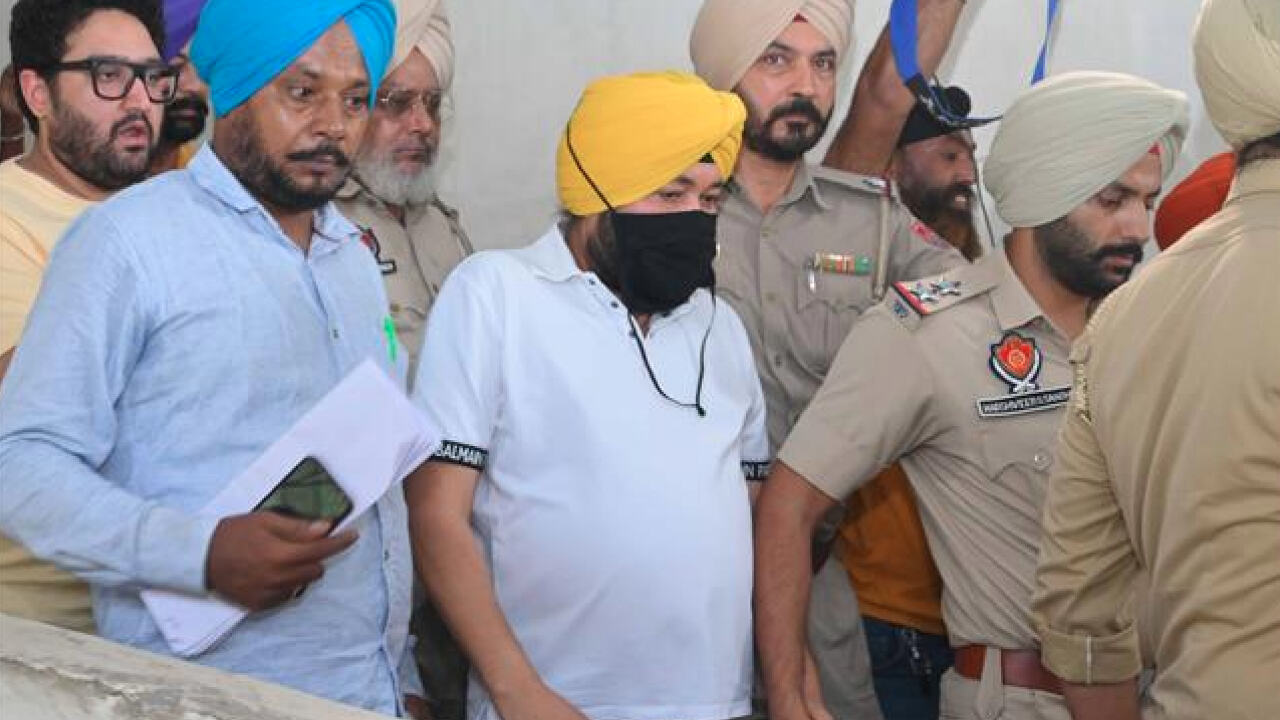 Daler Mehndi Arrested : कबूतरबाजी के मामले में गायक दलेर मेहंदी गिरफ्तार, भेजा जाएगा पटियाला जेल